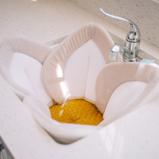 Blooming Bath Lotus with Snaps