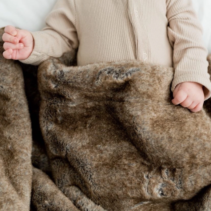Saranoni Grand Faux Fur Receiving Blanket