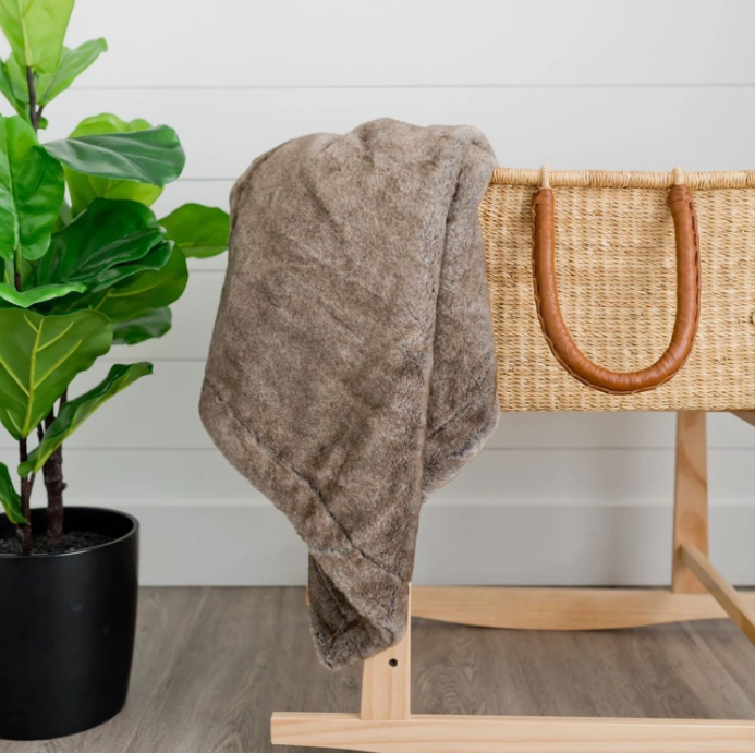 Saranoni Grand Faux Fur Receiving Blanket