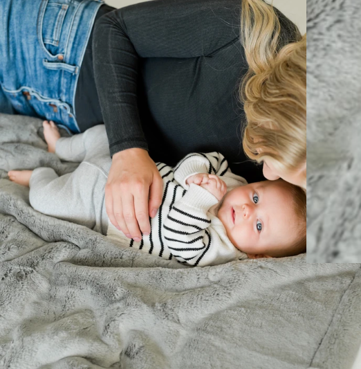 Saranoni Grand Faux Fur Receiving Blanket