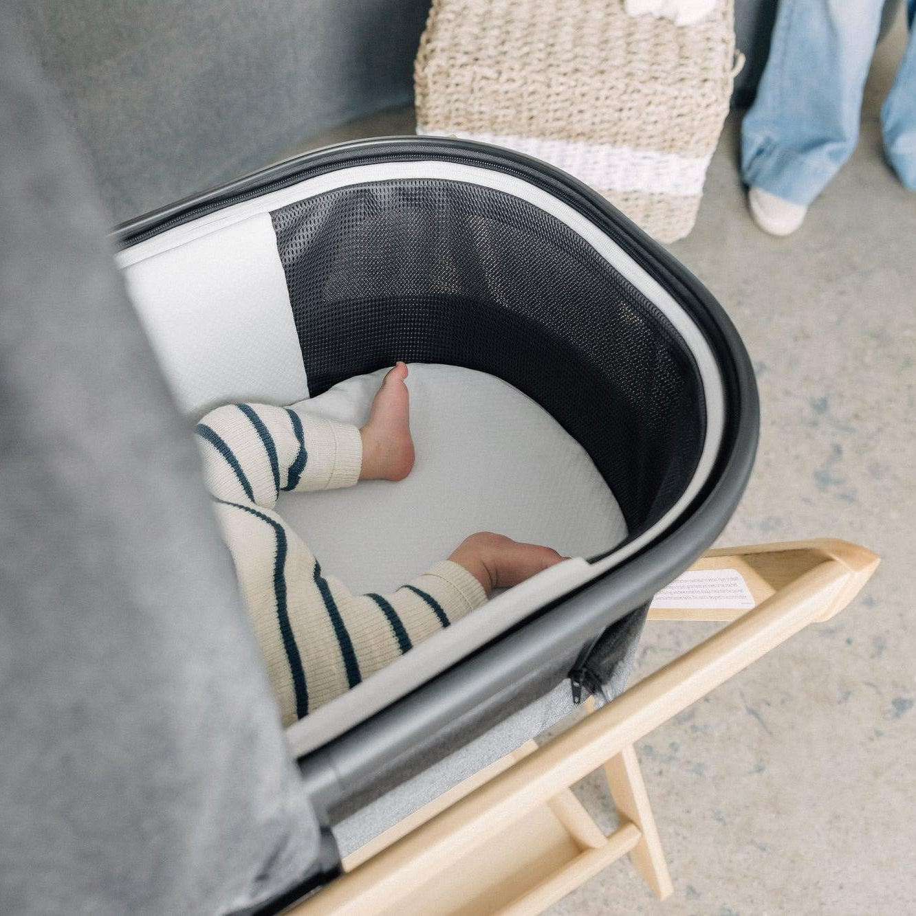 UPPAbaby Bassinet Stand – Baby Grand