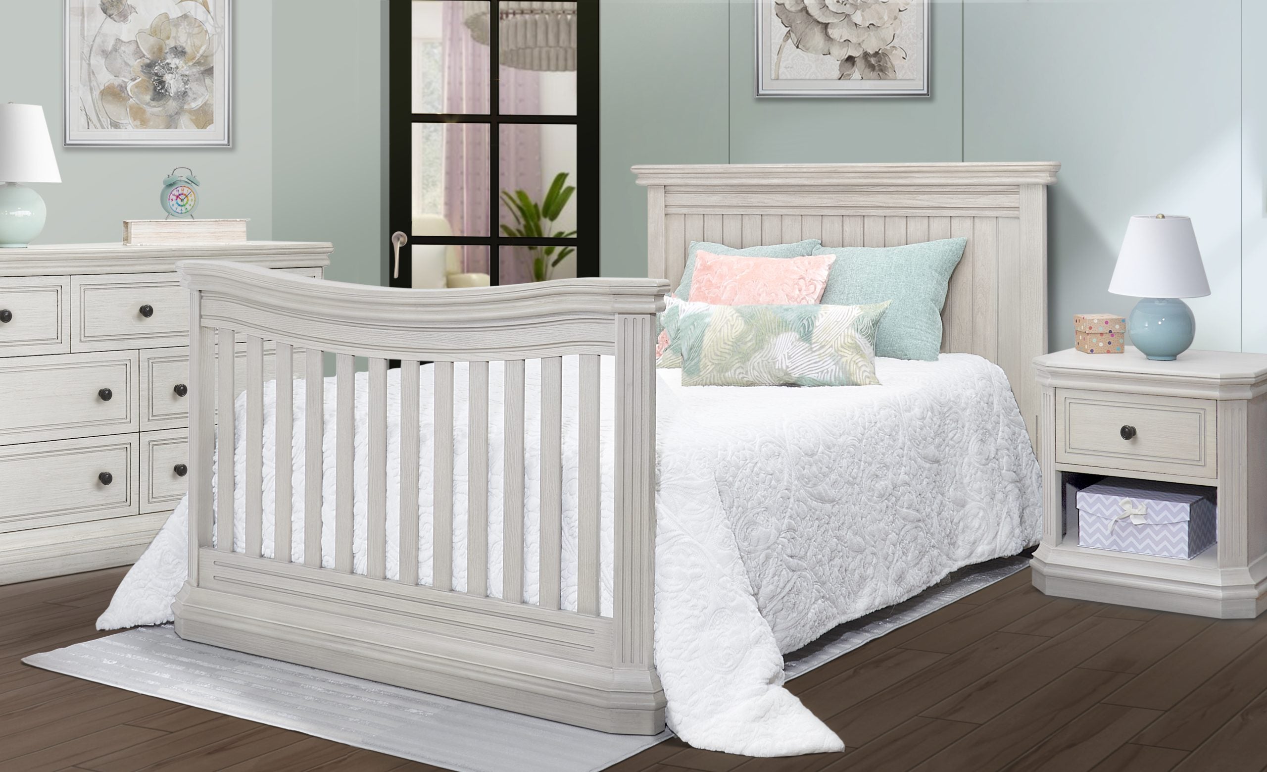 Sorelle Vista Flat Top Convertible Crib and Dresser Set - In Stock