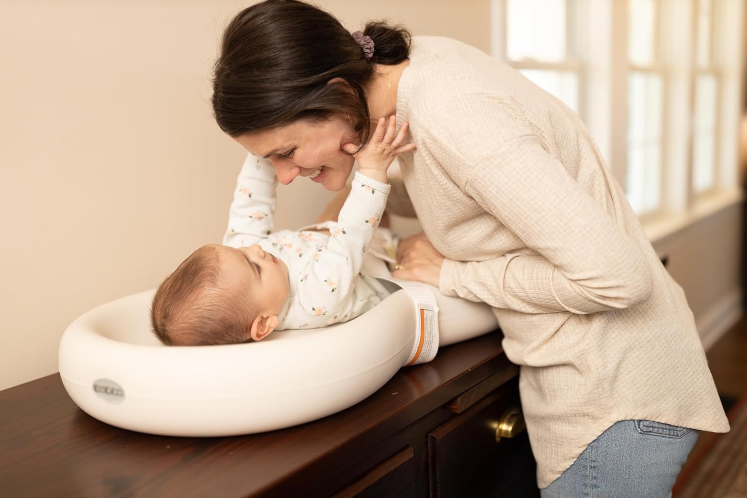 Keekaroo Peanut Changer – Baby Grand