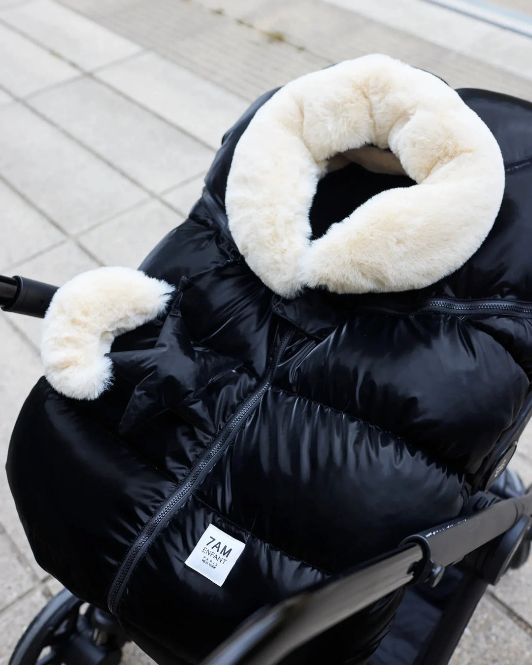 7 A.M. Car Seat Cocoon • Ushuaia - Liquid Shine