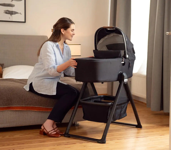 Nuna Demi Next/Icon Bassinet + Stand