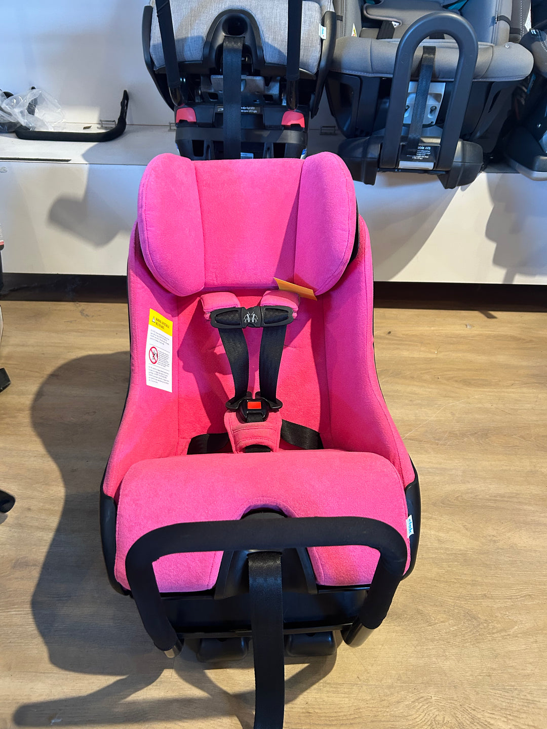 Clek Fllo Convertible Seat - Flamingo | FLOOR SAMPLE