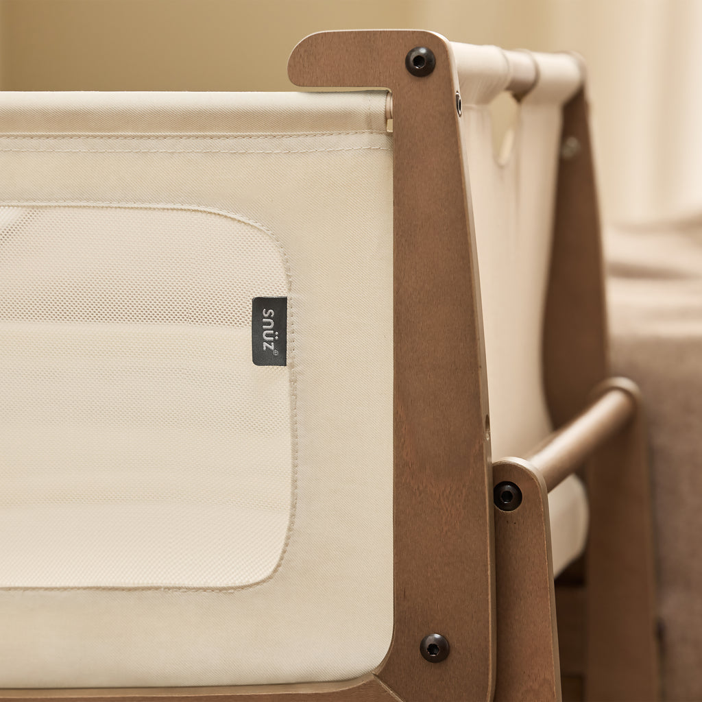 Snuz SnüzPod5 Bedside Crib w/ wheels