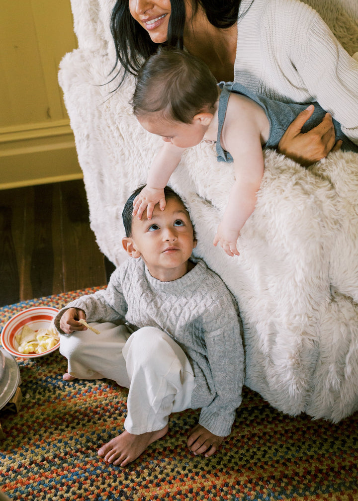 Oilo - Ollie: a Chair and a Half Swivel Nursery Glider -Aussie