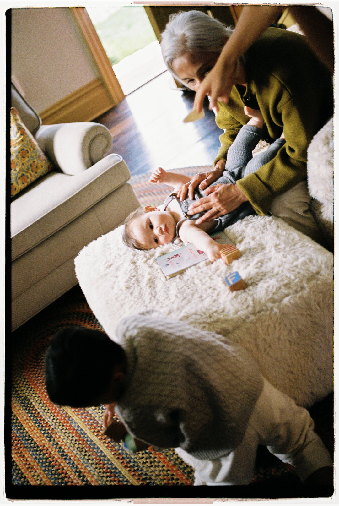 Oilo - Ollie: a Chair and a Half Swivel Nursery Glider -Aussie