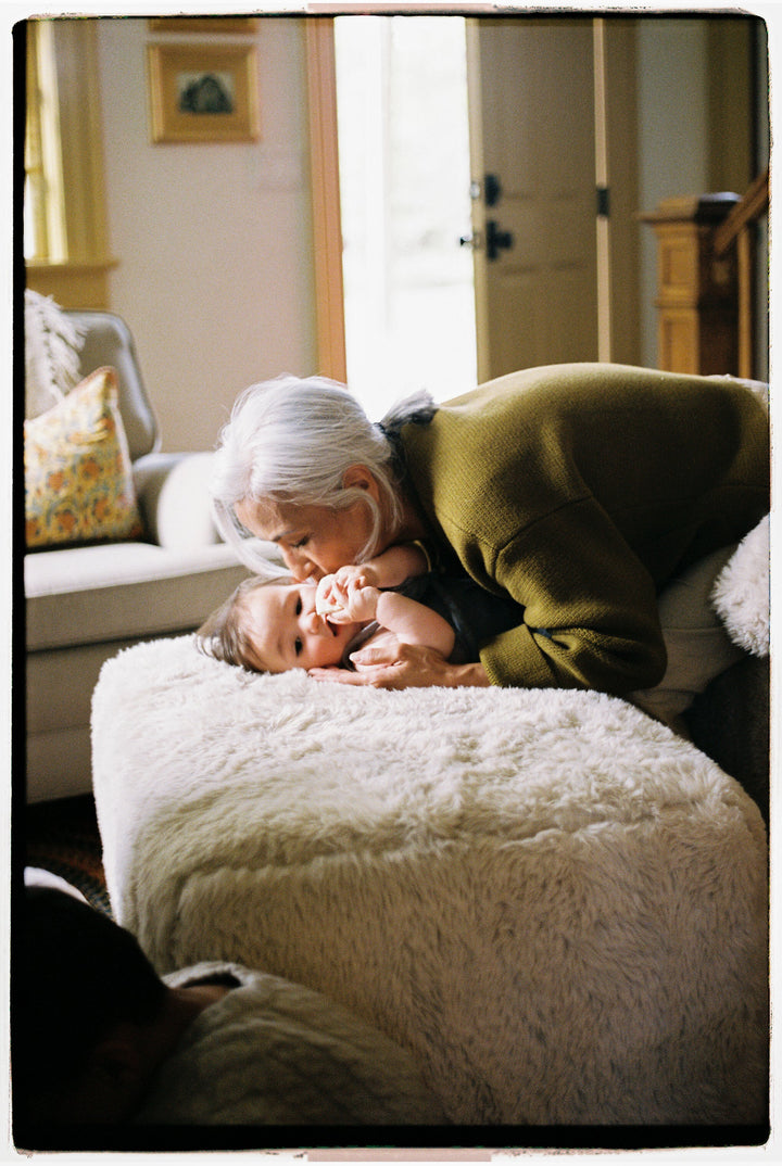 Oilo - Ollie: a Chair and a Half Swivel Nursery Glider -Aussie