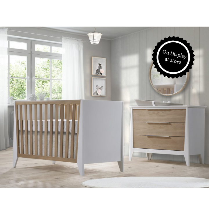 Nest Flexx Premium 2 Piece Crib and Dresser