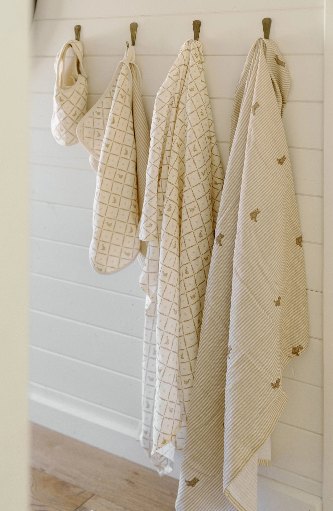 Oilo Muslin Swaddles Bear & Butter Yellow Duck