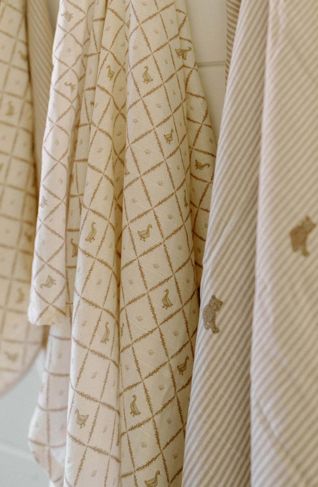 Oilo Muslin Swaddles Bear & Butter Yellow Duck