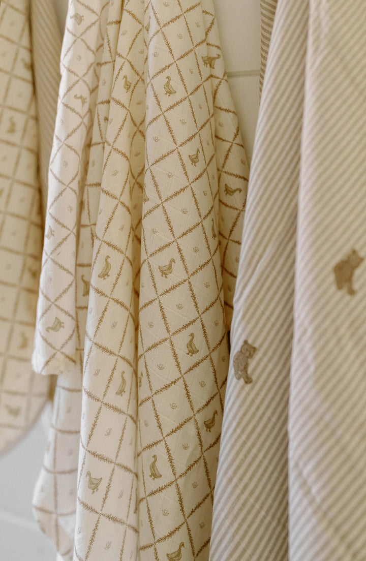Oilo Muslin Swaddles Bear & Butter Yellow Duck