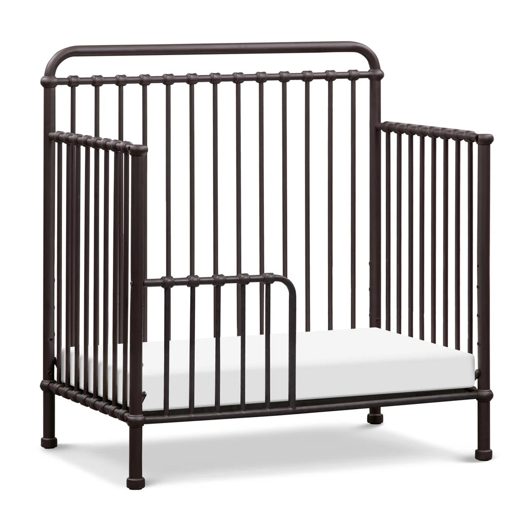 Naemsake Winston 4-in-1 Convertible Mini Crib