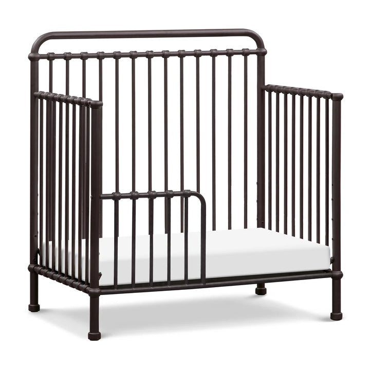 Naemsake Winston 4-in-1 Convertible Mini Crib