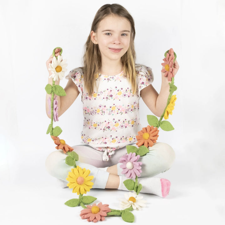 Winding Road Garland - Pastel Daisy