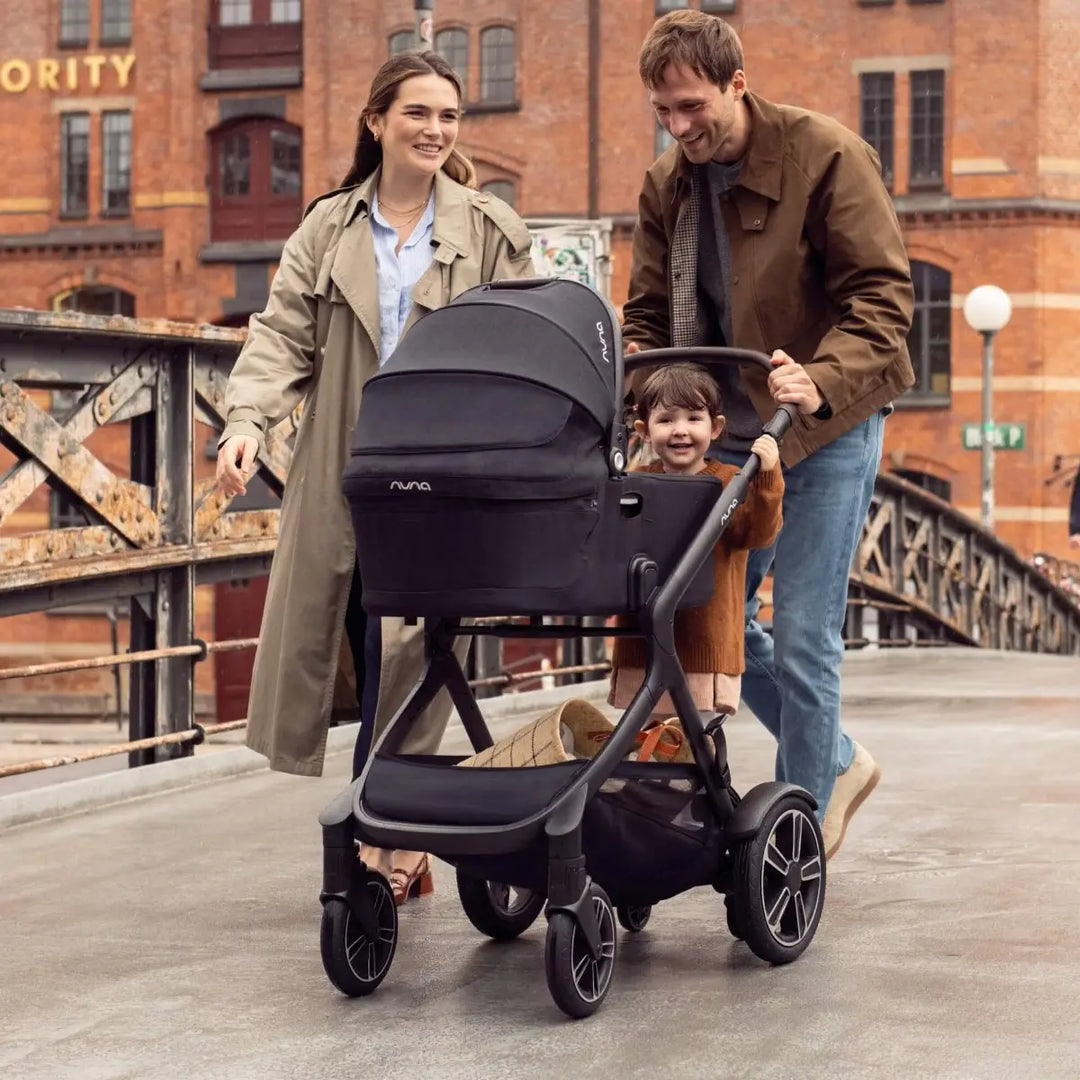 Nuna Demi Next Bassinet + Stand