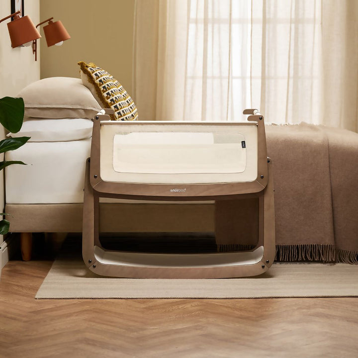 Snuz SnüzPod5 Bedside Crib w/ wheels