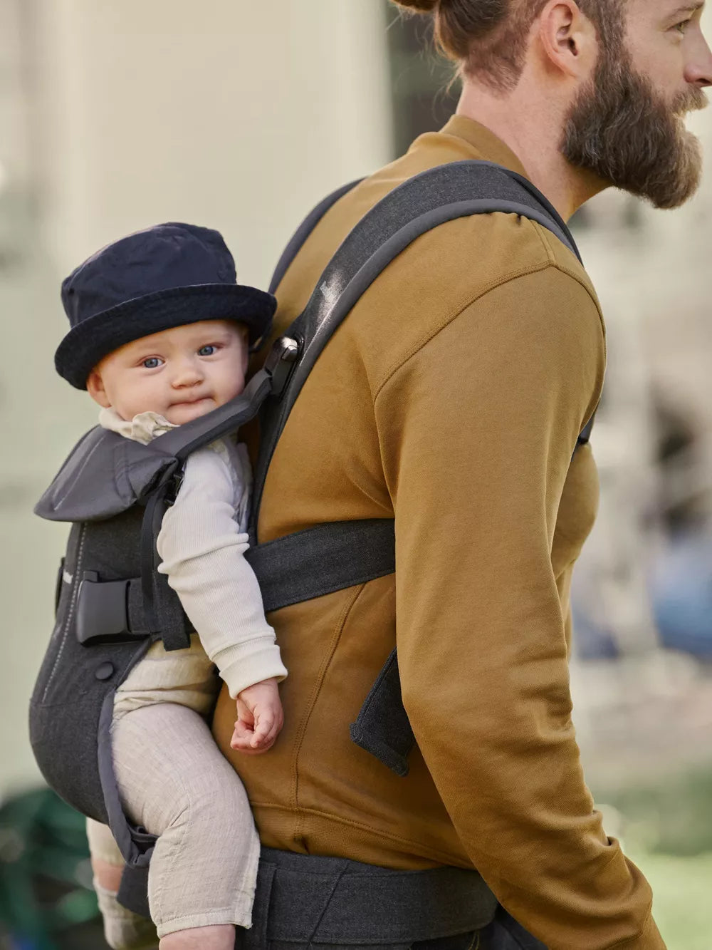 Baby bjorn carrier one air vs ergobaby 360 omni deals