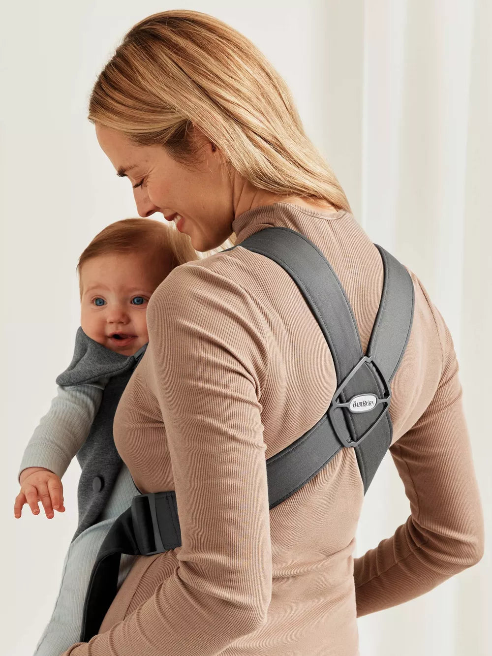 Baby bjorn carrier forward facing deals